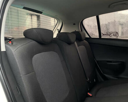 Білий Хендай і20, об'ємом двигуна 1.12 л та пробігом 260 тис. км за 5900 $, фото 35 на Automoto.ua