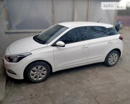 Хендай и20 2015 в Одессе на Automoto.ua Белый Хендай и20, объемом двигателя 1.12 л и пробегом 175 тыс. км за 8000 $, фото 3 на Automoto.ua