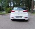 Белый Хендай и20, объемом двигателя 1.1 л и пробегом 232 тыс. км за 7500 $, фото 4 на Automoto.ua
