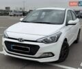 Белый Хендай и20, объемом двигателя 1.1 л и пробегом 139 тыс. км за 8300 $, фото 1 на Automoto.ua