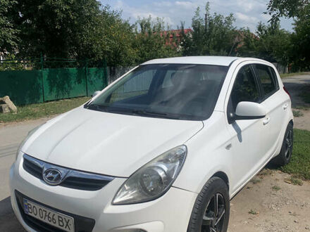 Хендай і20 2010 у Каменце-Подольском на Automoto.ua Білий Хендай і20, об'ємом двигуна 1.4 л та пробігом 221 тис. км за 4500 $, фото 1 на Automoto.ua