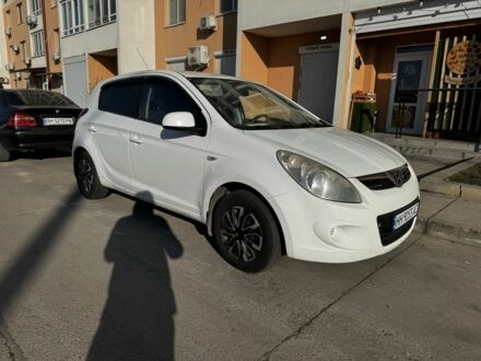 Белый Хендай и20, объемом двигателя 1.4 л и пробегом 186 тыс. км за 4700 $, фото 1 на Automoto.ua