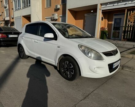 Белый Хендай и20, объемом двигателя 1.4 л и пробегом 186 тыс. км за 4700 $, фото 1 на Automoto.ua