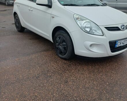 Белый Хендай и20, объемом двигателя 1.2 л и пробегом 148 тыс. км за 5400 $, фото 1 на Automoto.ua