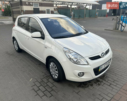 Белый Хендай и20, объемом двигателя 1.4 л и пробегом 93 тыс. км за 8200 $, фото 1 на Automoto.ua
