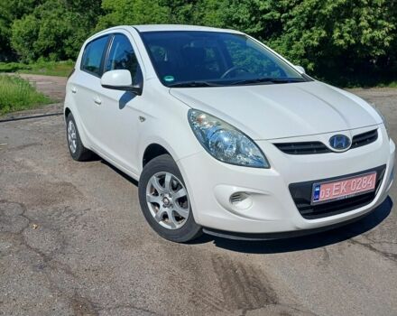 Білий Хендай і20, об'ємом двигуна 1.2 л та пробігом 147 тис. км за 5800 $, фото 1 на Automoto.ua