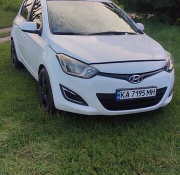 Белый Хендай и20, объемом двигателя 1.4 л и пробегом 226 тыс. км за 7500 $, фото 1 на Automoto.ua