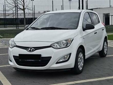 Белый Хендай и20, объемом двигателя 1.2 л и пробегом 196 тыс. км за 5800 $, фото 1 на Automoto.ua