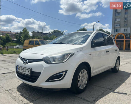 Белый Хендай и20, объемом двигателя 1.12 л и пробегом 180 тыс. км за 6699 $, фото 1 на Automoto.ua