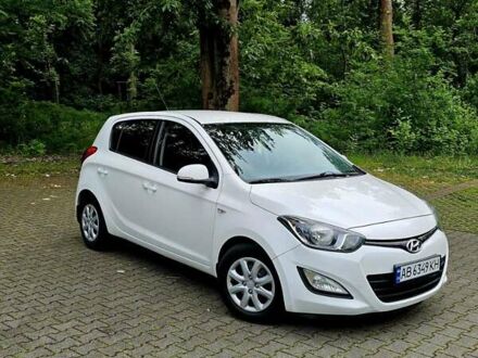 Белый Хендай и20, объемом двигателя 1.4 л и пробегом 60 тыс. км за 7400 $, фото 1 на Automoto.ua