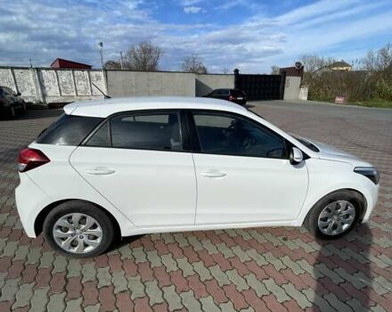 Белый Хендай и20, объемом двигателя 1.12 л и пробегом 237 тыс. км за 7700 $, фото 1 на Automoto.ua