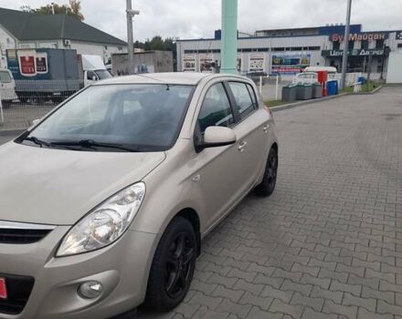 Бежевий Хендай і20, об'ємом двигуна 1.4 л та пробігом 103 тис. км за 8300 $, фото 3 на Automoto.ua