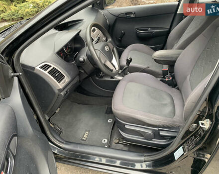 Чорний Хендай і20, об'ємом двигуна 1.25 л та пробігом 185 тис. км за 4500 $, фото 17 на Automoto.ua