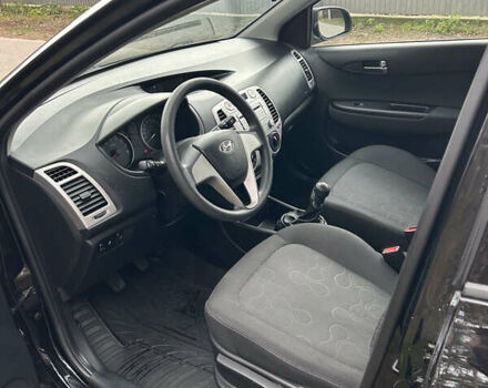 Черный Хендай и20, объемом двигателя 1.25 л и пробегом 118 тыс. км за 5700 $, фото 8 на Automoto.ua
