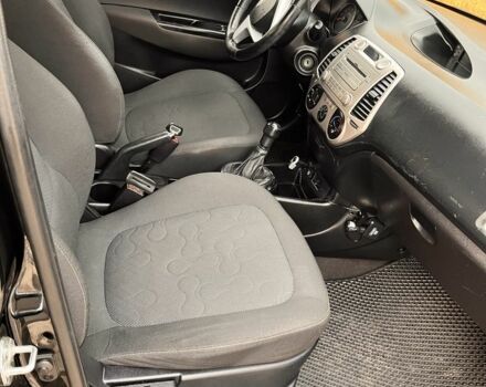 Черный Хендай и20, объемом двигателя 1.2 л и пробегом 184 тыс. км за 5000 $, фото 8 на Automoto.ua