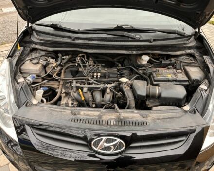 Черный Хендай и20, объемом двигателя 1.2 л и пробегом 184 тыс. км за 5000 $, фото 7 на Automoto.ua
