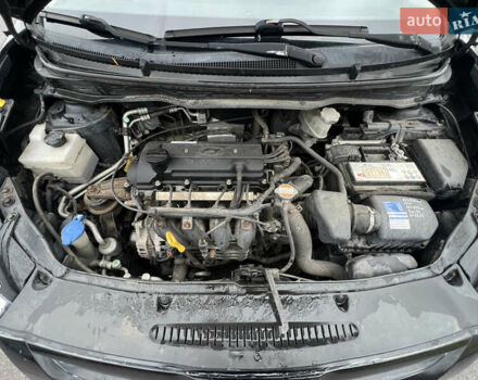 Черный Хендай и20, объемом двигателя 1.25 л и пробегом 165 тыс. км за 5100 $, фото 5 на Automoto.ua