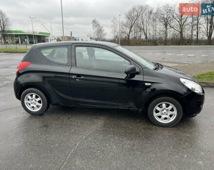 Черный Хендай и20, объемом двигателя 1.25 л и пробегом 165 тыс. км за 5100 $, фото 3 на Automoto.ua