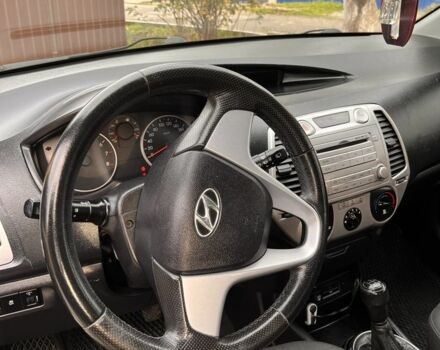 Черный Хендай и20, объемом двигателя 1.2 л и пробегом 184 тыс. км за 5000 $, фото 9 на Automoto.ua