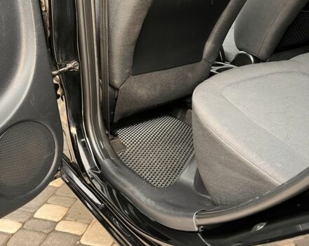 Черный Хендай и20, объемом двигателя 1.2 л и пробегом 184 тыс. км за 5000 $, фото 12 на Automoto.ua