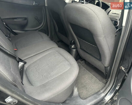 Черный Хендай и20, объемом двигателя 1.4 л и пробегом 186 тыс. км за 3700 $, фото 20 на Automoto.ua