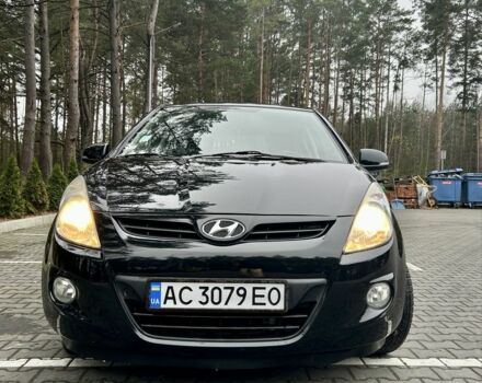 Черный Хендай и20, объемом двигателя 1.4 л и пробегом 216 тыс. км за 4950 $, фото 1 на Automoto.ua