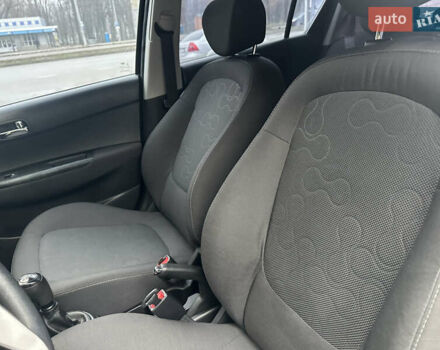 Черный Хендай и20, объемом двигателя 1.4 л и пробегом 186 тыс. км за 3700 $, фото 14 на Automoto.ua