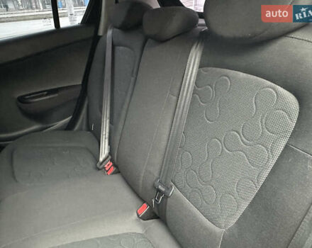 Черный Хендай и20, объемом двигателя 1.4 л и пробегом 186 тыс. км за 3700 $, фото 16 на Automoto.ua