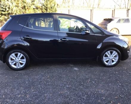 Черный Хендай и20, объемом двигателя 1.6 л и пробегом 175 тыс. км за 10900 $, фото 5 на Automoto.ua