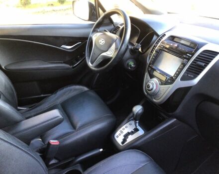 Черный Хендай и20, объемом двигателя 1.6 л и пробегом 175 тыс. км за 10900 $, фото 7 на Automoto.ua