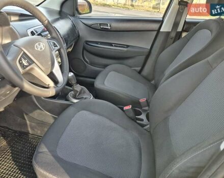 Черный Хендай и20, объемом двигателя 1.4 л и пробегом 224 тыс. км за 5950 $, фото 13 на Automoto.ua