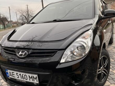Черный Хендай и20, объемом двигателя 1.2 л и пробегом 184 тыс. км за 5000 $, фото 1 на Automoto.ua