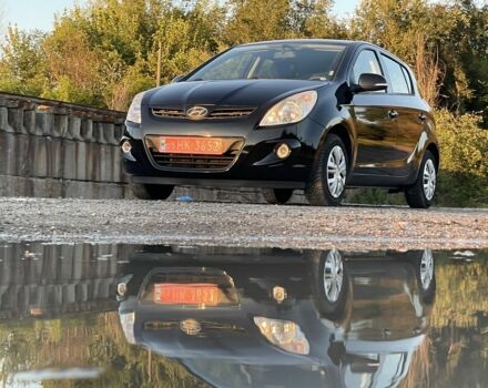 Черный Хендай и20, объемом двигателя 1.4 л и пробегом 205 тыс. км за 6800 $, фото 1 на Automoto.ua