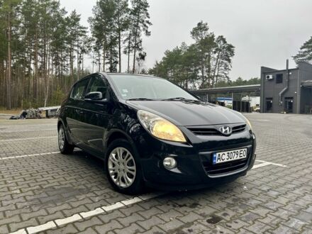 Черный Хендай и20, объемом двигателя 1.4 л и пробегом 216 тыс. км за 4950 $, фото 1 на Automoto.ua