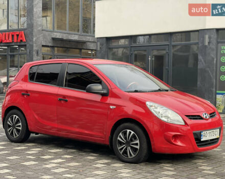 Красный Хендай и20, объемом двигателя 1.25 л и пробегом 220 тыс. км за 4450 $, фото 6 на Automoto.ua