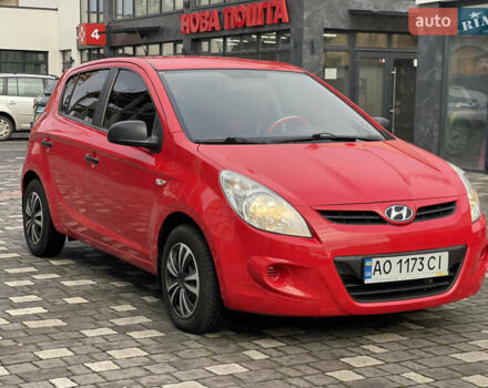 Красный Хендай и20, объемом двигателя 1.25 л и пробегом 220 тыс. км за 4450 $, фото 2 на Automoto.ua