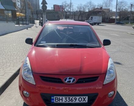 Красный Хендай и20, объемом двигателя 1.2 л и пробегом 240 тыс. км за 5500 $, фото 4 на Automoto.ua