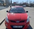 Красный Хендай и20, объемом двигателя 1.2 л и пробегом 240 тыс. км за 5500 $, фото 4 на Automoto.ua