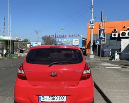 Красный Хендай и20, объемом двигателя 1.2 л и пробегом 240 тыс. км за 5500 $, фото 2 на Automoto.ua