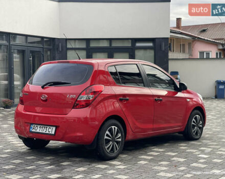 Красный Хендай и20, объемом двигателя 1.25 л и пробегом 220 тыс. км за 4450 $, фото 5 на Automoto.ua