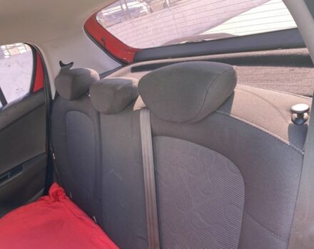 Красный Хендай и20, объемом двигателя 1.2 л и пробегом 240 тыс. км за 5500 $, фото 15 на Automoto.ua