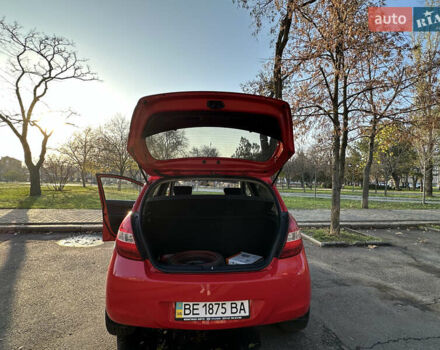 Красный Хендай и20, объемом двигателя 1.25 л и пробегом 179 тыс. км за 6200 $, фото 9 на Automoto.ua
