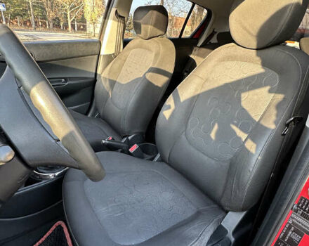 Красный Хендай и20, объемом двигателя 1.25 л и пробегом 179 тыс. км за 6200 $, фото 13 на Automoto.ua