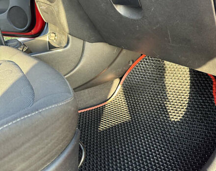 Красный Хендай и20, объемом двигателя 1.25 л и пробегом 179 тыс. км за 6200 $, фото 11 на Automoto.ua