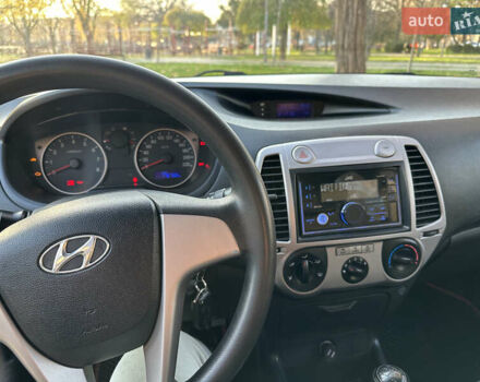 Красный Хендай и20, объемом двигателя 1.25 л и пробегом 179 тыс. км за 6200 $, фото 19 на Automoto.ua