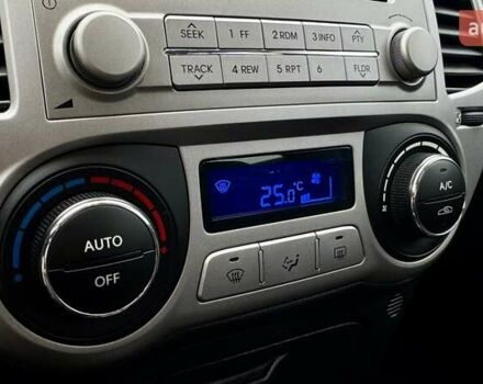 Красный Хендай и20, объемом двигателя 1.4 л и пробегом 112 тыс. км за 8048 $, фото 25 на Automoto.ua