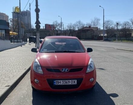 Красный Хендай и20, объемом двигателя 1.2 л и пробегом 240 тыс. км за 5500 $, фото 3 на Automoto.ua