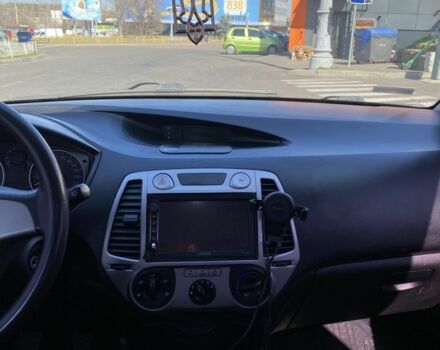 Красный Хендай и20, объемом двигателя 1.2 л и пробегом 240 тыс. км за 5500 $, фото 13 на Automoto.ua