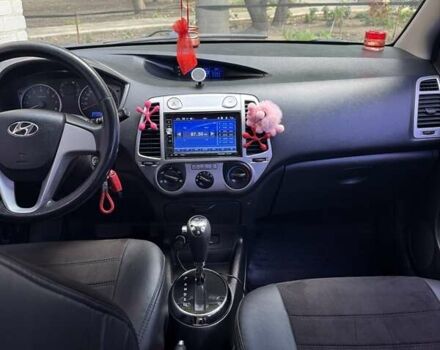 Червоний Хендай і20, об'ємом двигуна 1.4 л та пробігом 117 тис. км за 7000 $, фото 13 на Automoto.ua
