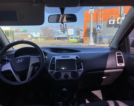 Красный Хендай и20, объемом двигателя 1.2 л и пробегом 240 тыс. км за 5500 $, фото 12 на Automoto.ua